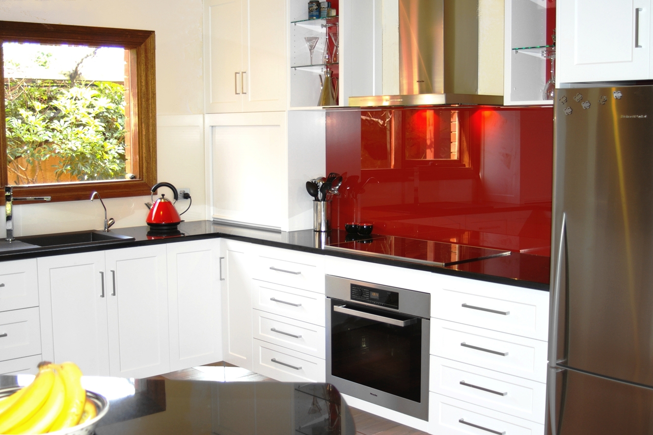 Shaker Kitchen Doors and Modern Glass Splashbacks by Compass Kitchens of Adelaide